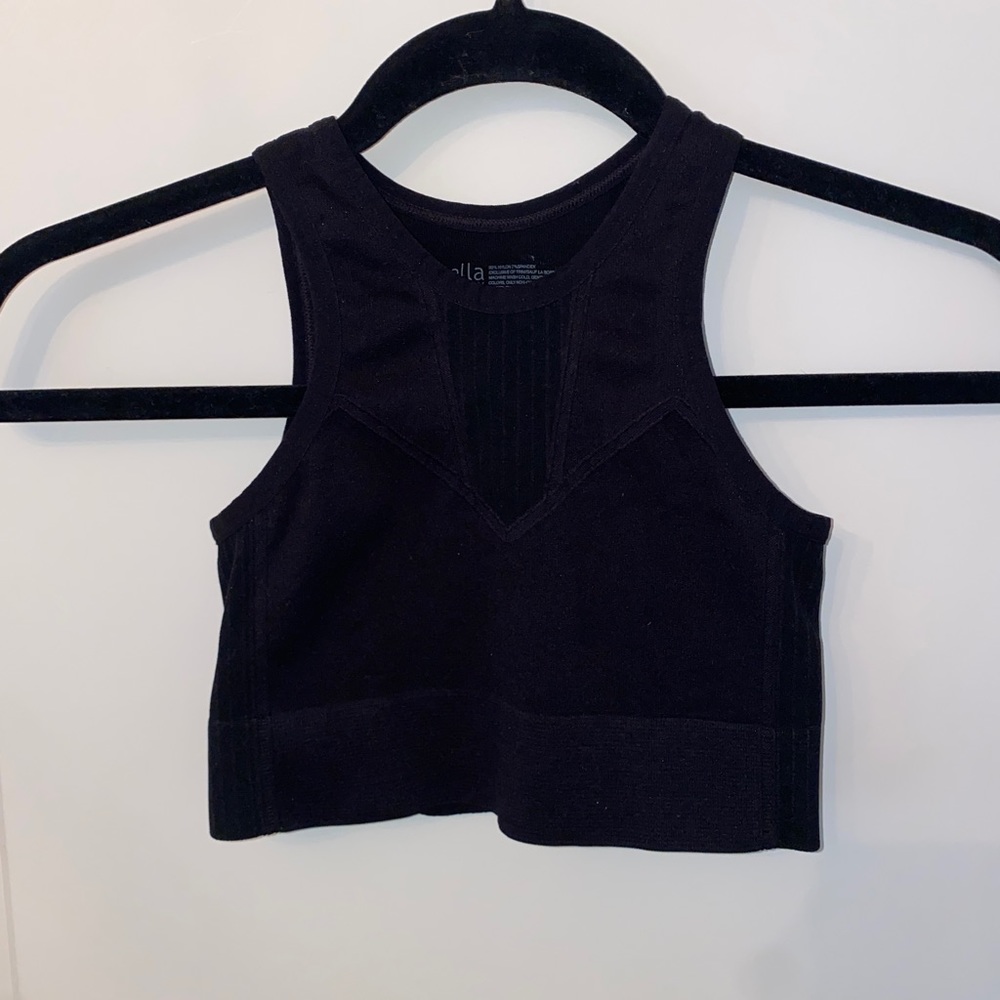 Black zella crop top
